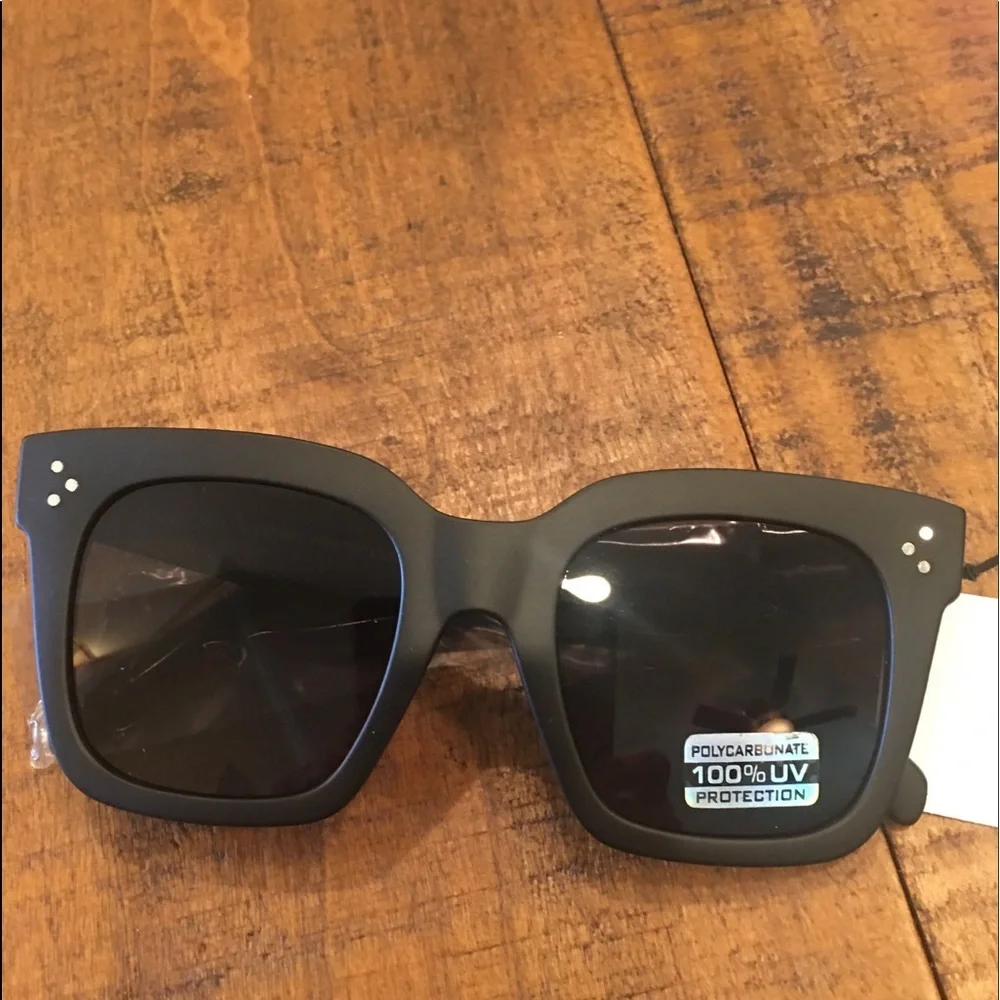 SUNGLASSES